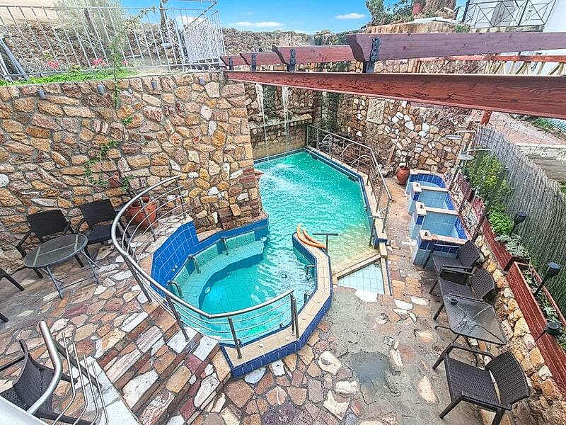 9 Queens Thermal Spa Suites Hotel