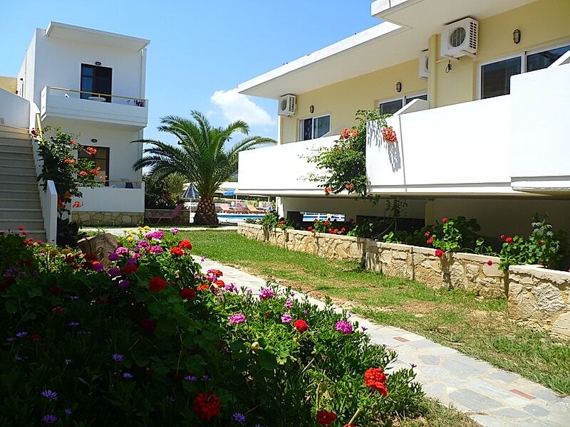Karmi Studios & Apartments
