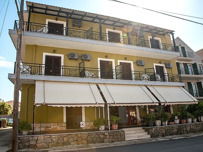 Petania Hotel & Apartments